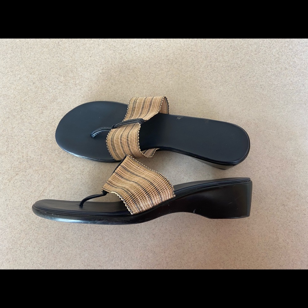 Mooties Tooties stretch wedge flip flops